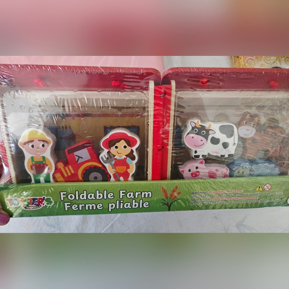Foldable Farm Playset with Red Barn & Wood Characters